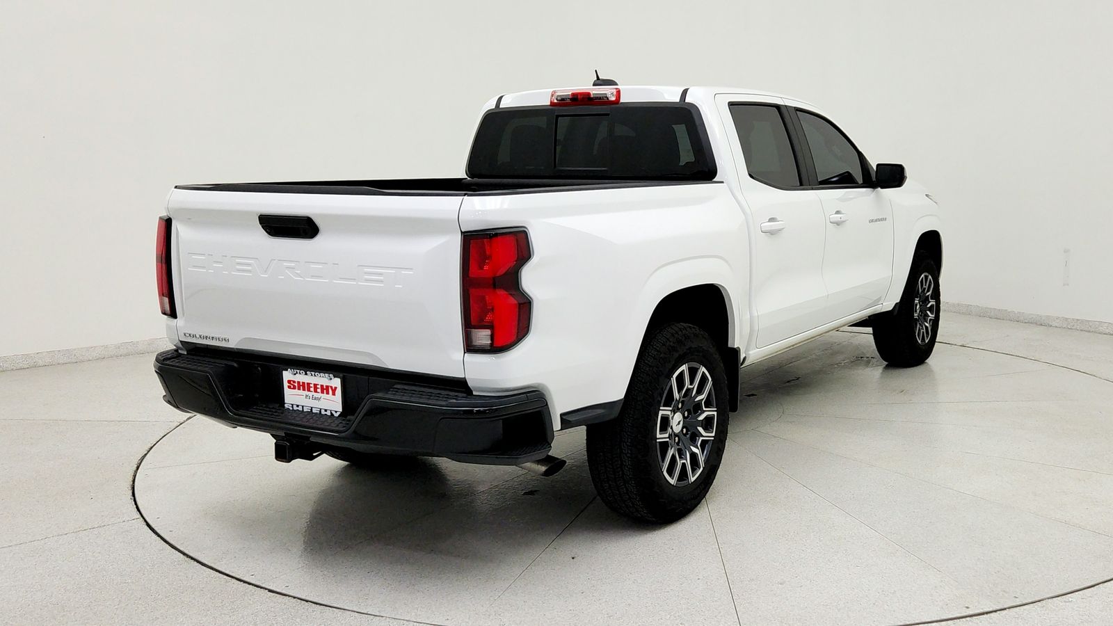 Used 2024 White Chevrolet Z71 image 6