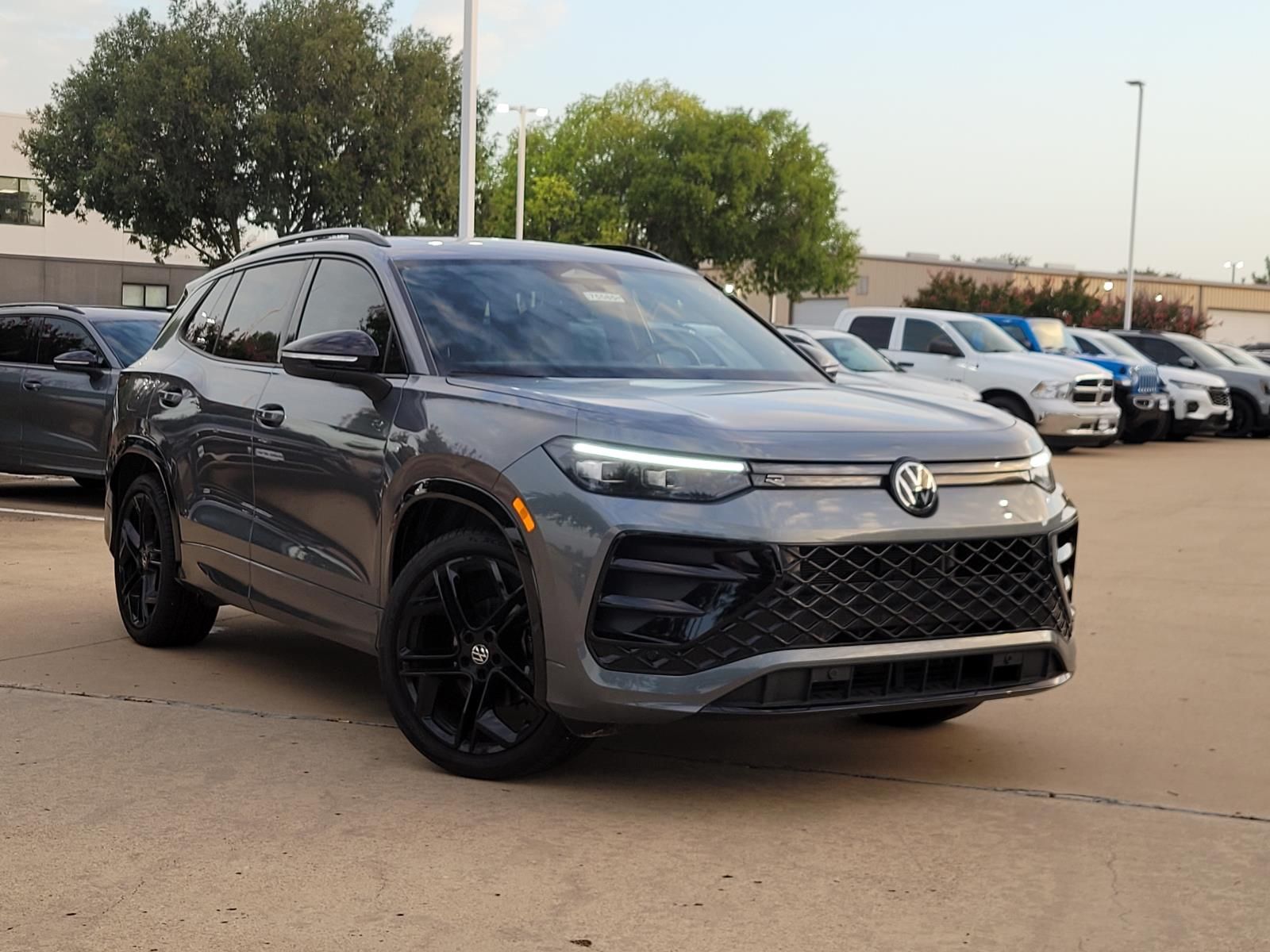 2026 Volkswagen Tiguan 2.0T SE R-Line Black