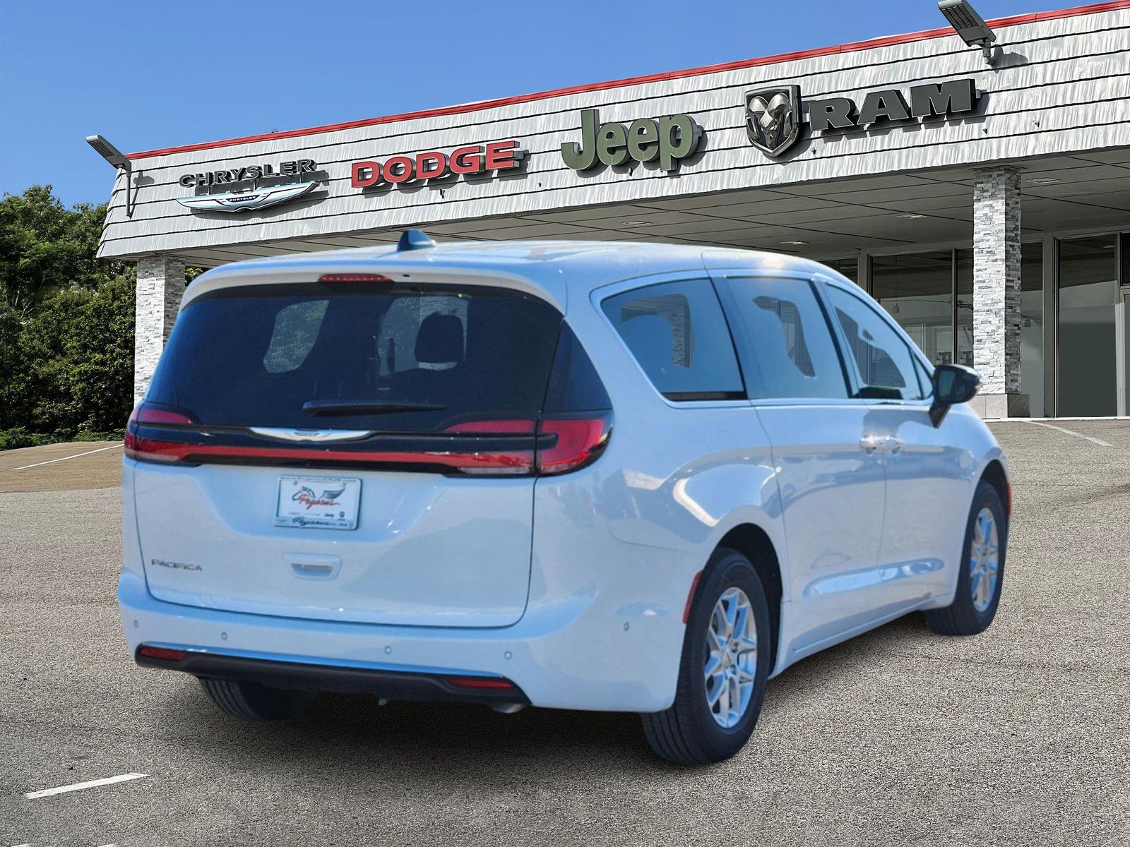 2025 Chrysler Pacifica  5