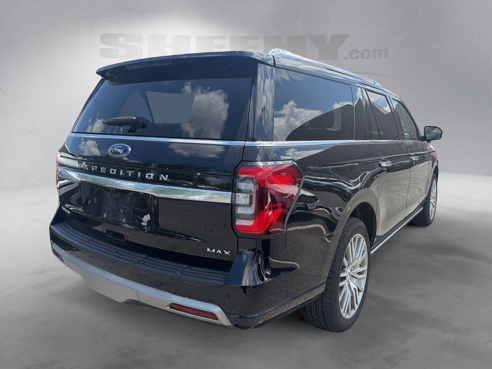 Used 2023 Black Metallic Ford Platinum image 12