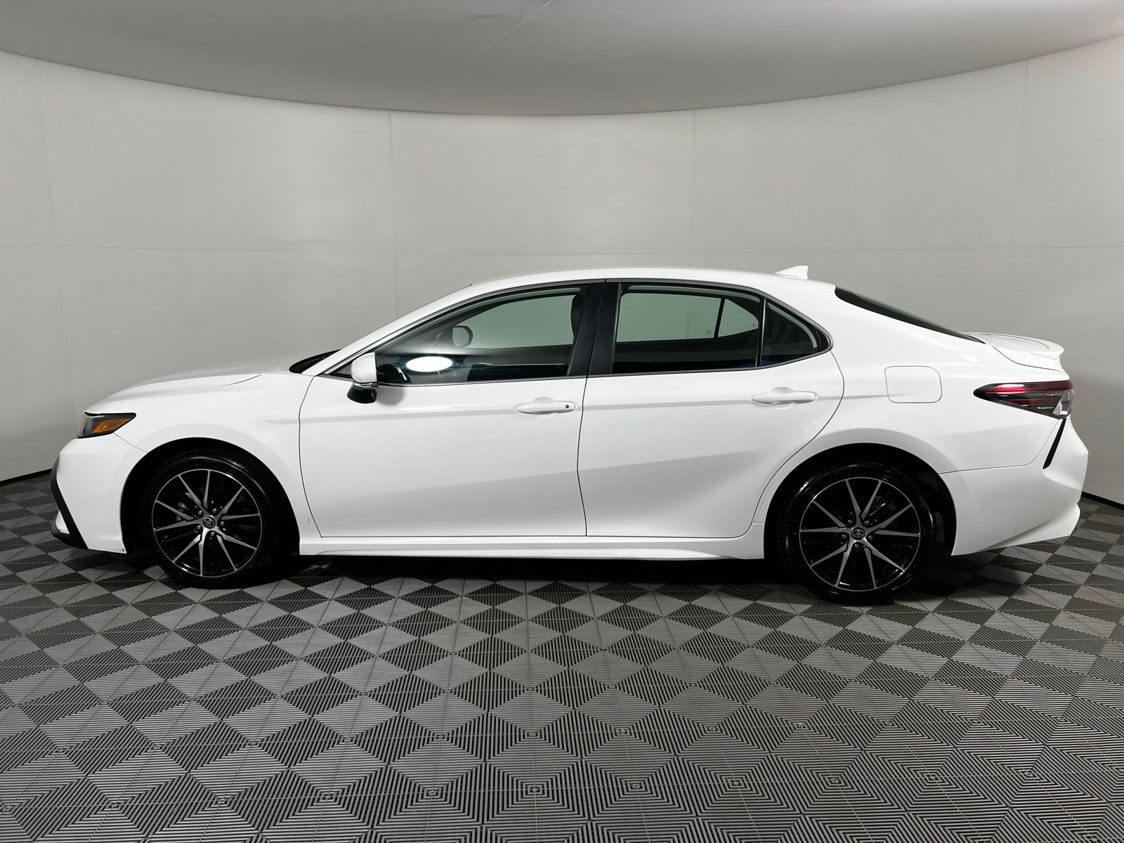 Thumbnail: 2024 Toyota Camry - 8