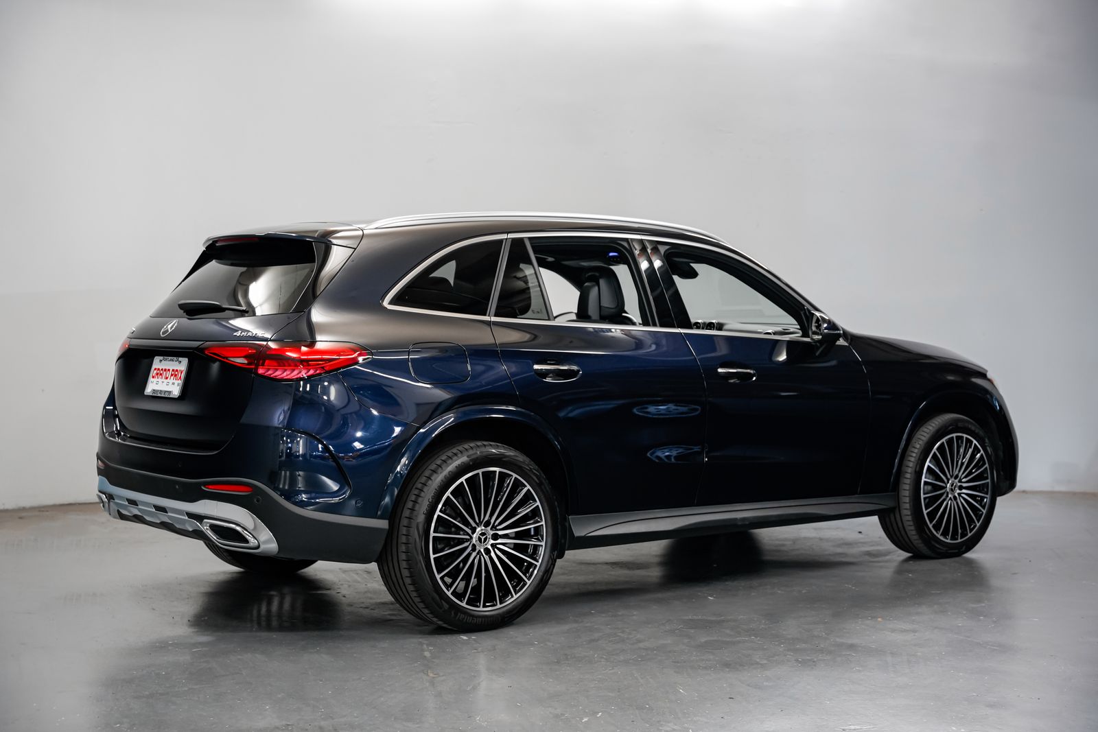 View vehicle photo 3