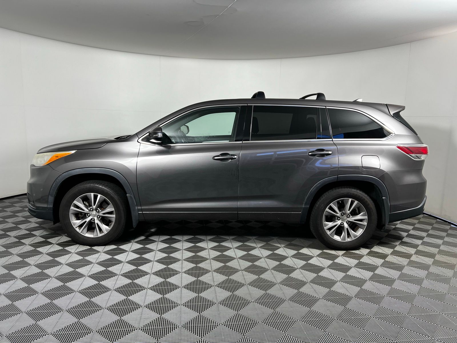 2014 Toyota Highlander Plus 8