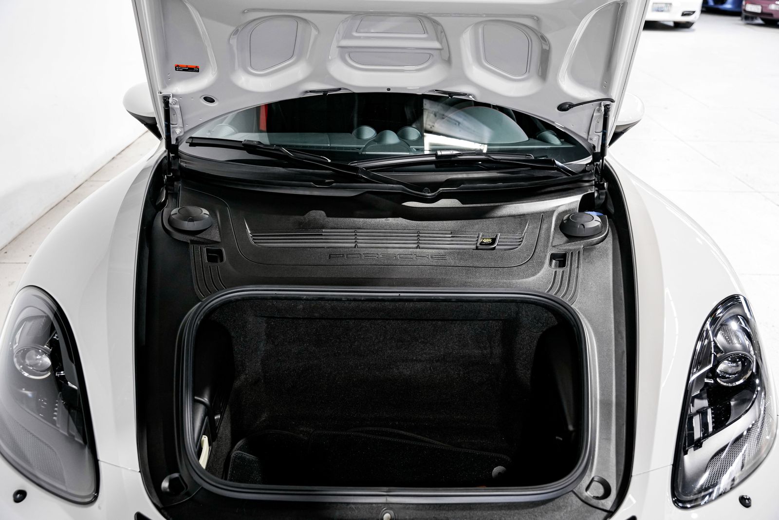 2022 Porsche 718 Spyder Base — photo 39