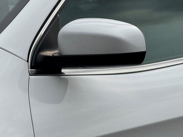 Used 2019 White Jeep Latitude Plus image 22