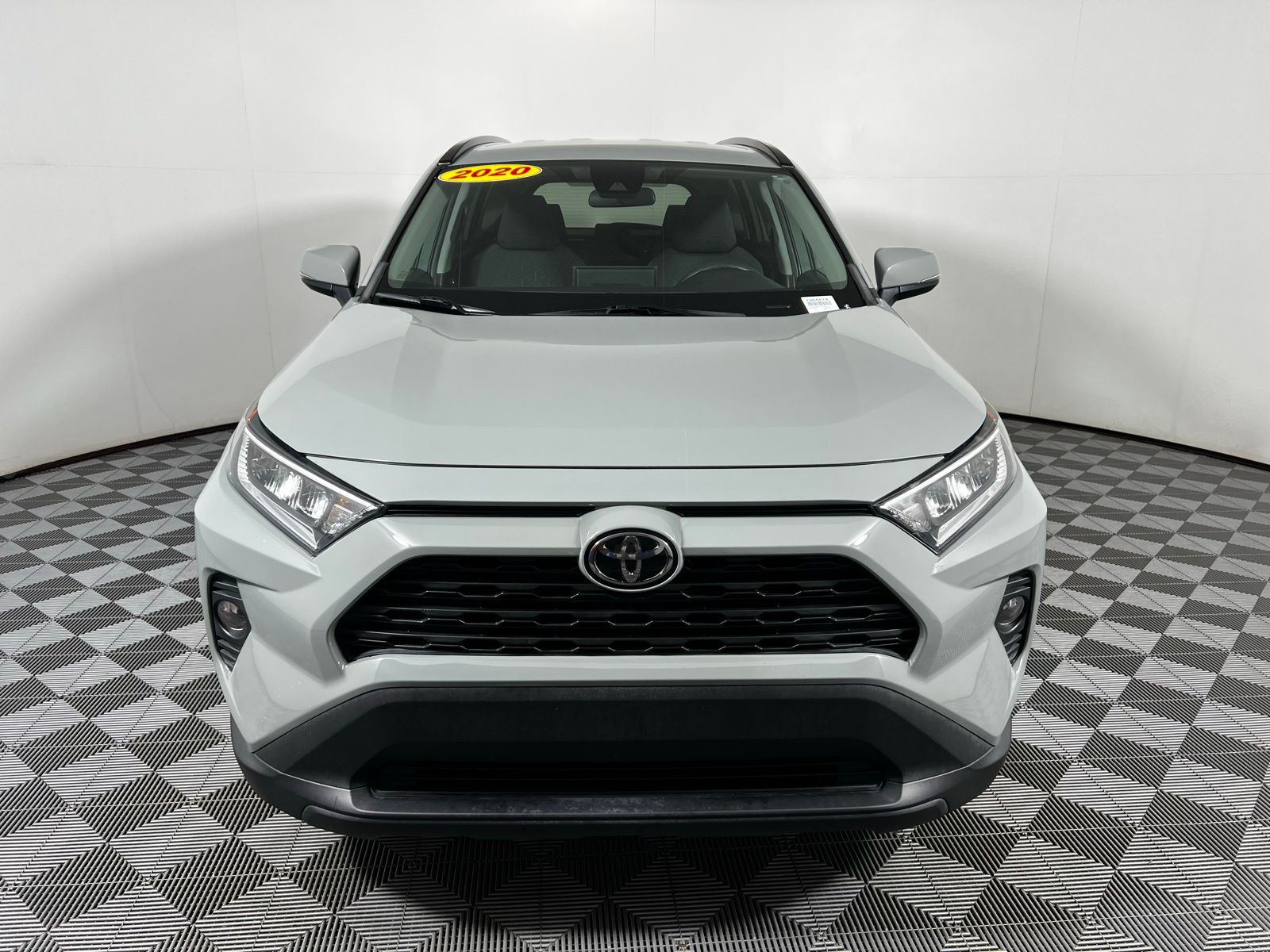 2020 Toyota RAV4 XLE 2