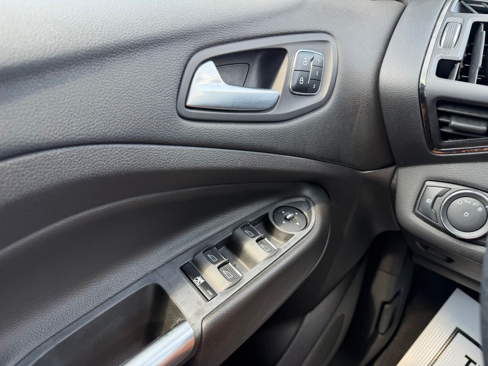 2014 Ford Escape image 24