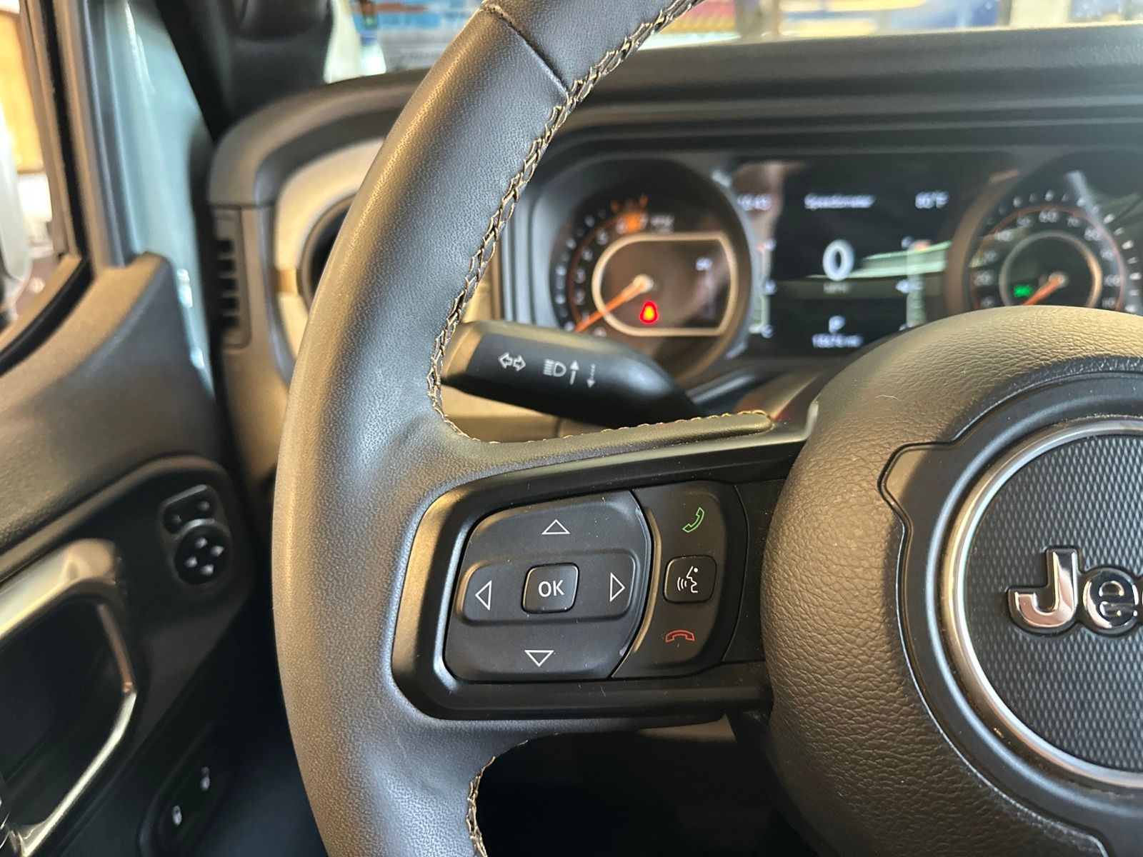 Used 2024 Earl Clearcoat Jeep Sport S image 22