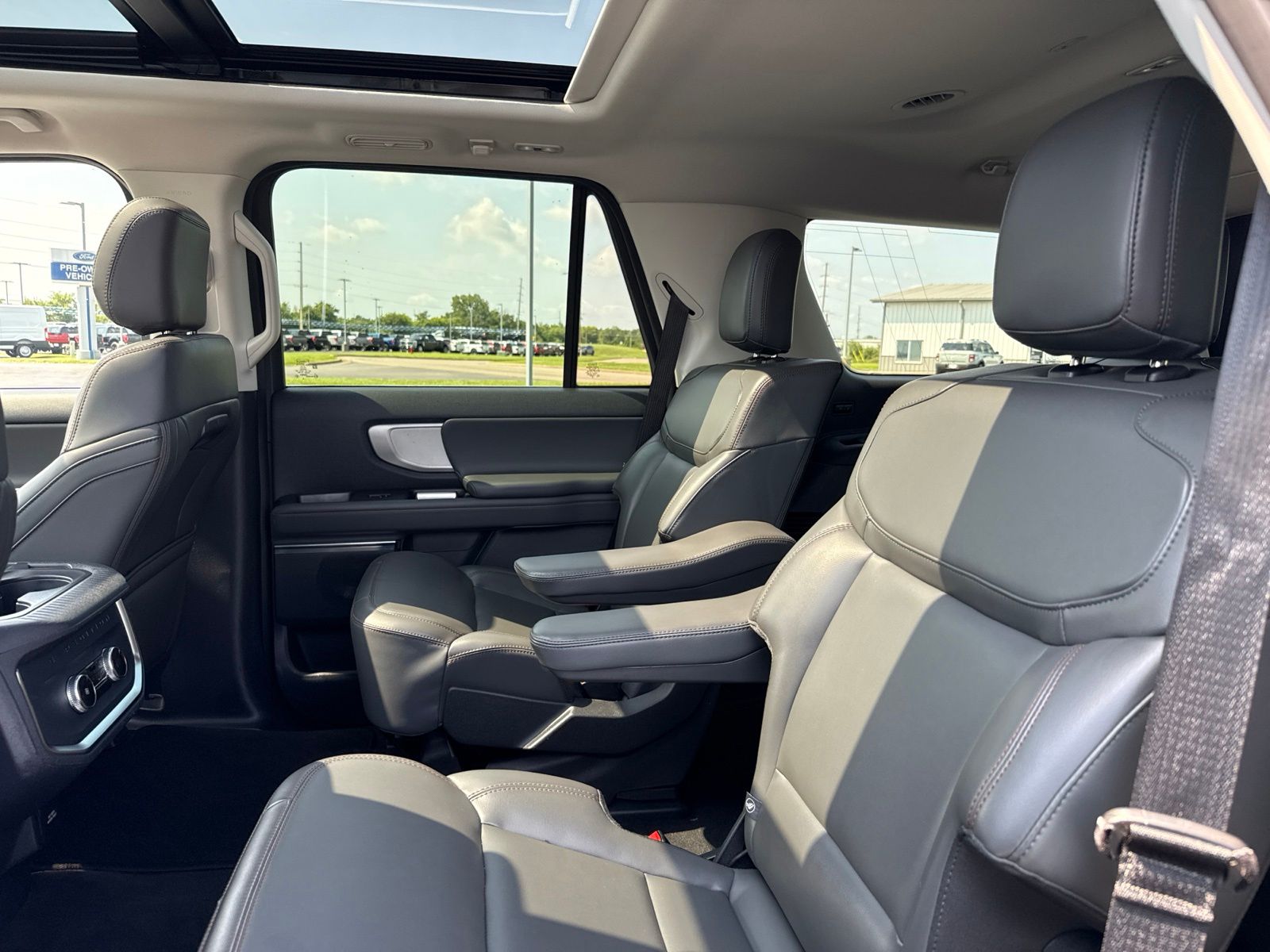 2025 Ford Expedition image 13