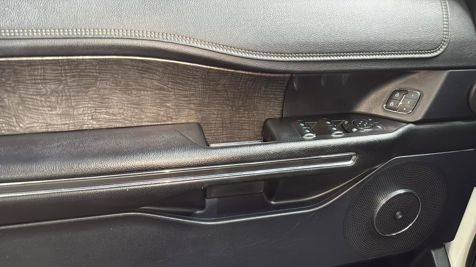 Used Car 2020 Ford Expedition Max  Limited For Sale Under $25,000 In Austin, Texas