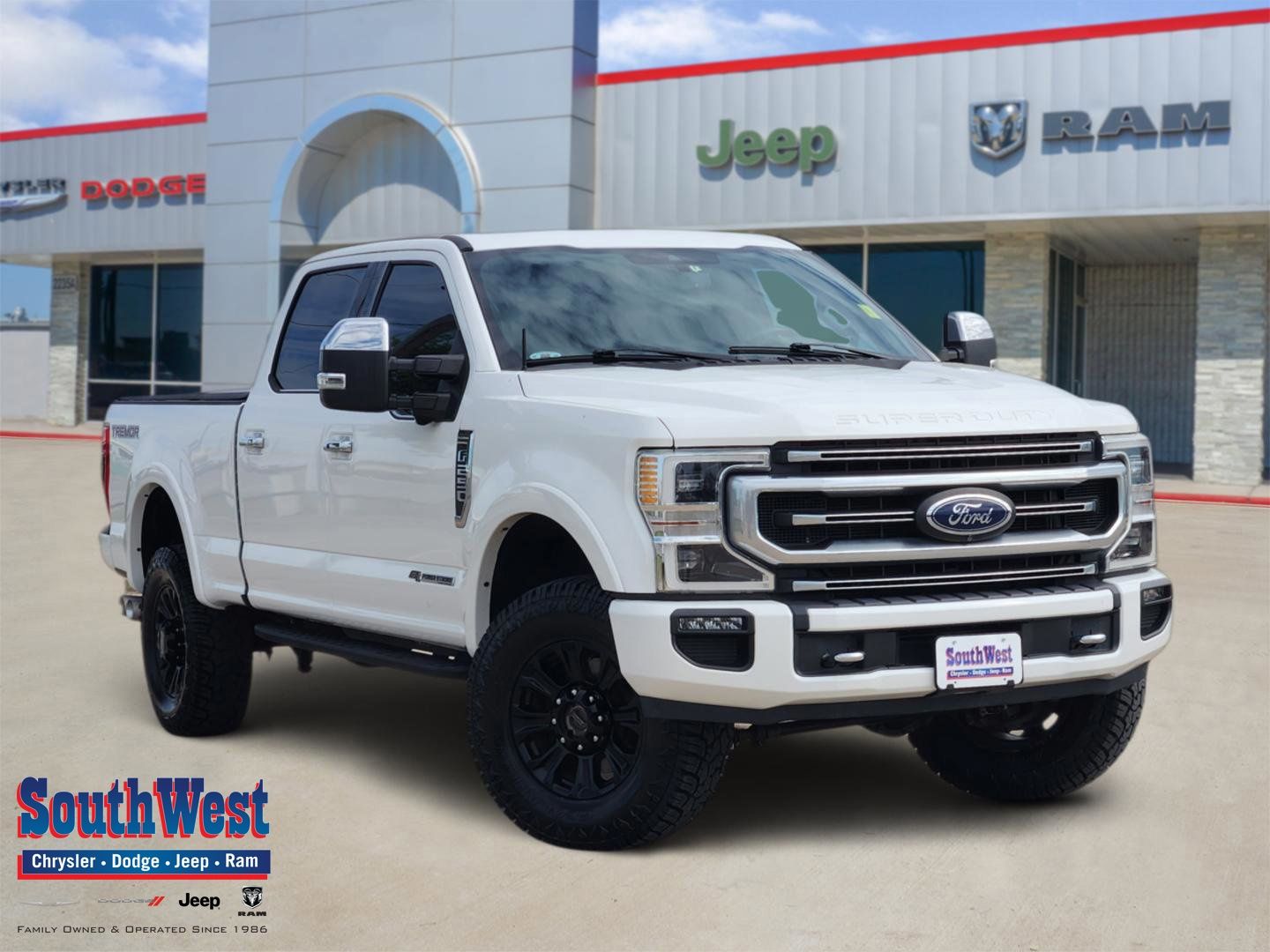 White Metallic 2021 Ford F-250 Super Duty Platinum Crew Cab 4WD Pickup Truck Four-Wheel Drive Automatic