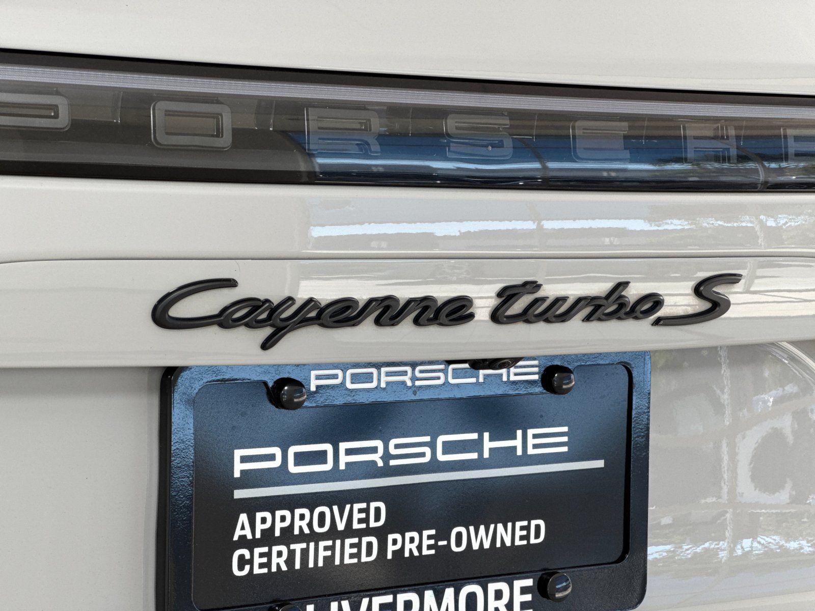 2023 Porsche Cayenne E-Hybrid Turbo S — full photo 28 of 30