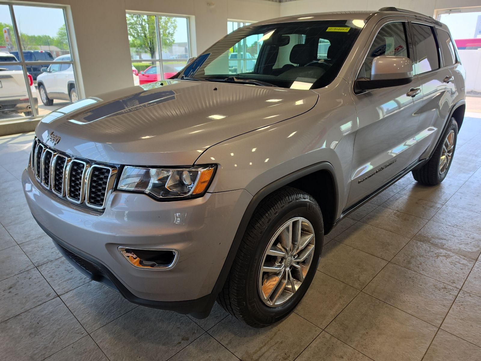 Billet Silver Metallic Clearcoat 2018 Jeep Grand Cherokee Laredo 4WD SUV / Crossover Four-Wheel Drive 8-Speed Automatic