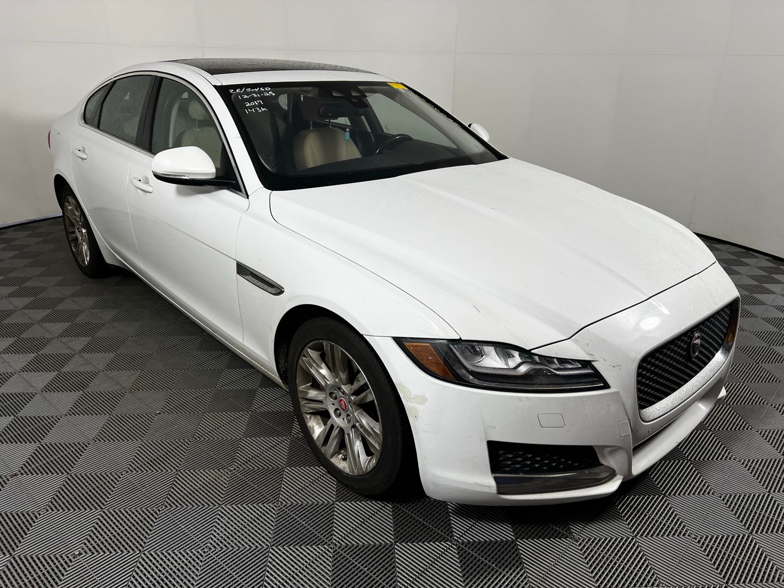 Thumbnail: 2017 Jaguar XF - 3