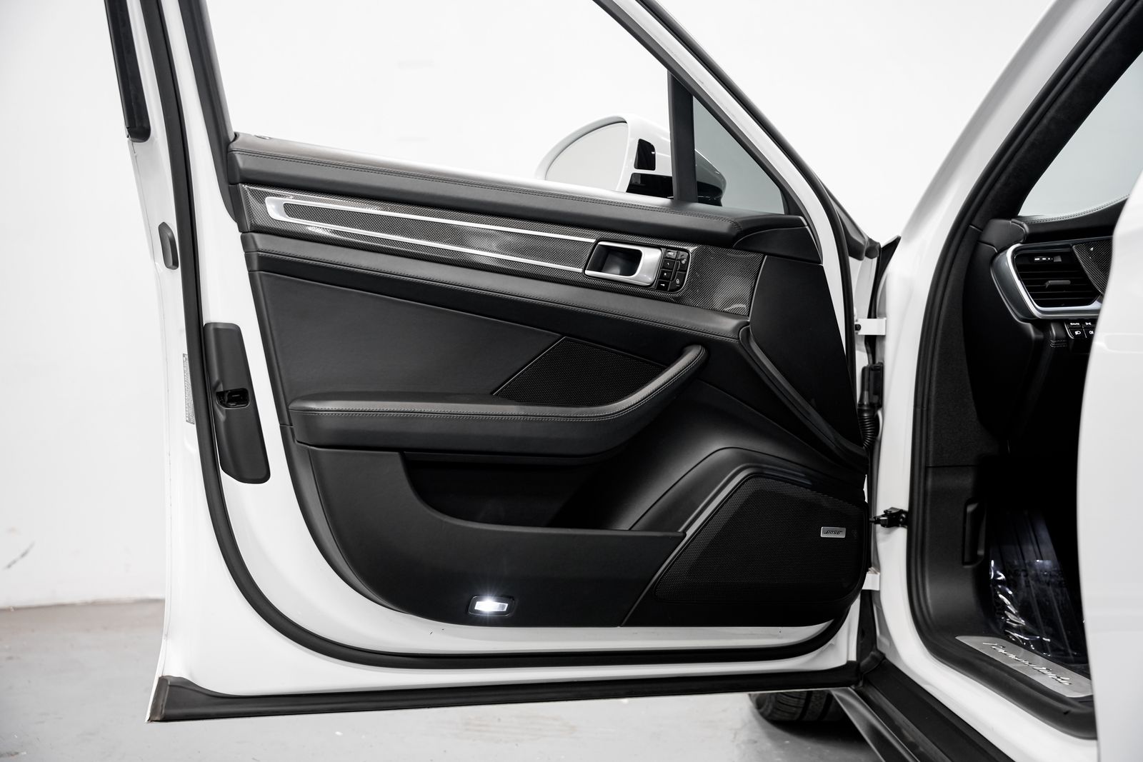 2018 Porsche Panamera Sport Turismo Turbo — photo 22