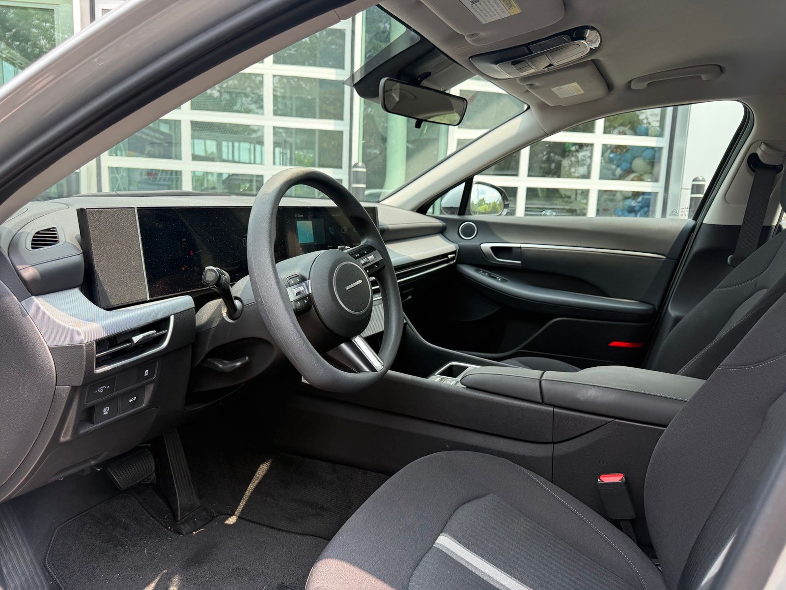 Used 2025 Silver Hyundai SEL image 9