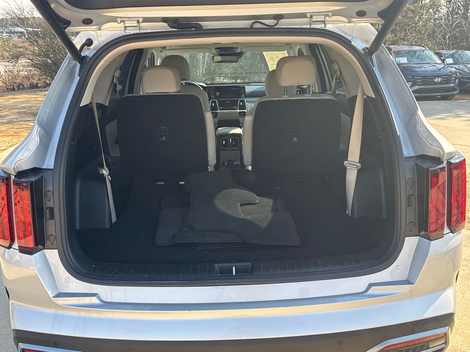 Used 2023 Silky Silver Kia SX Prestige image 18