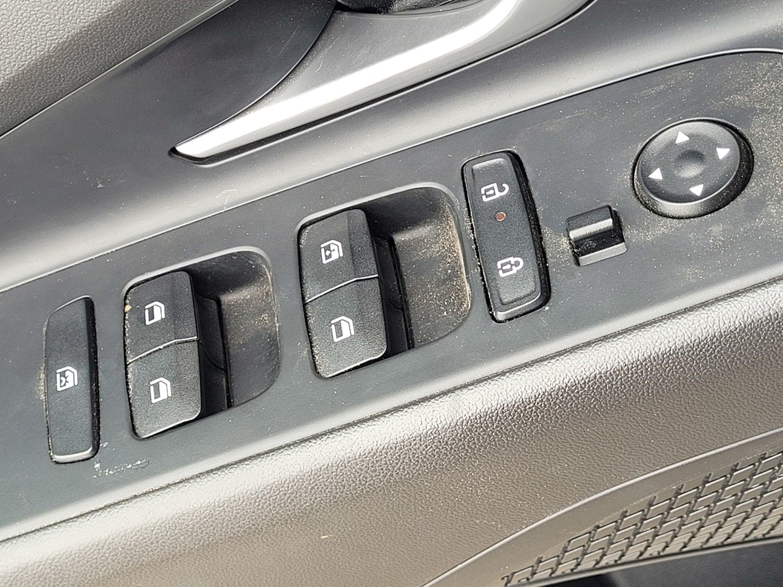 2024 Hyundai Elantra Limited - Photo 23