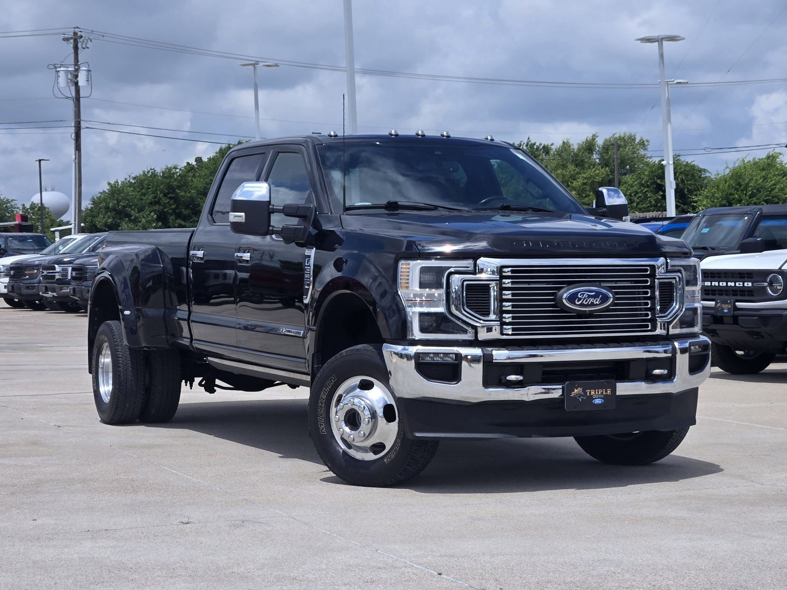 Black Metallic 2022 Ford F-350 Super Duty King Ranch Crew Cab LB DRW 4WD Pickup Truck Four-Wheel Drive Automatic