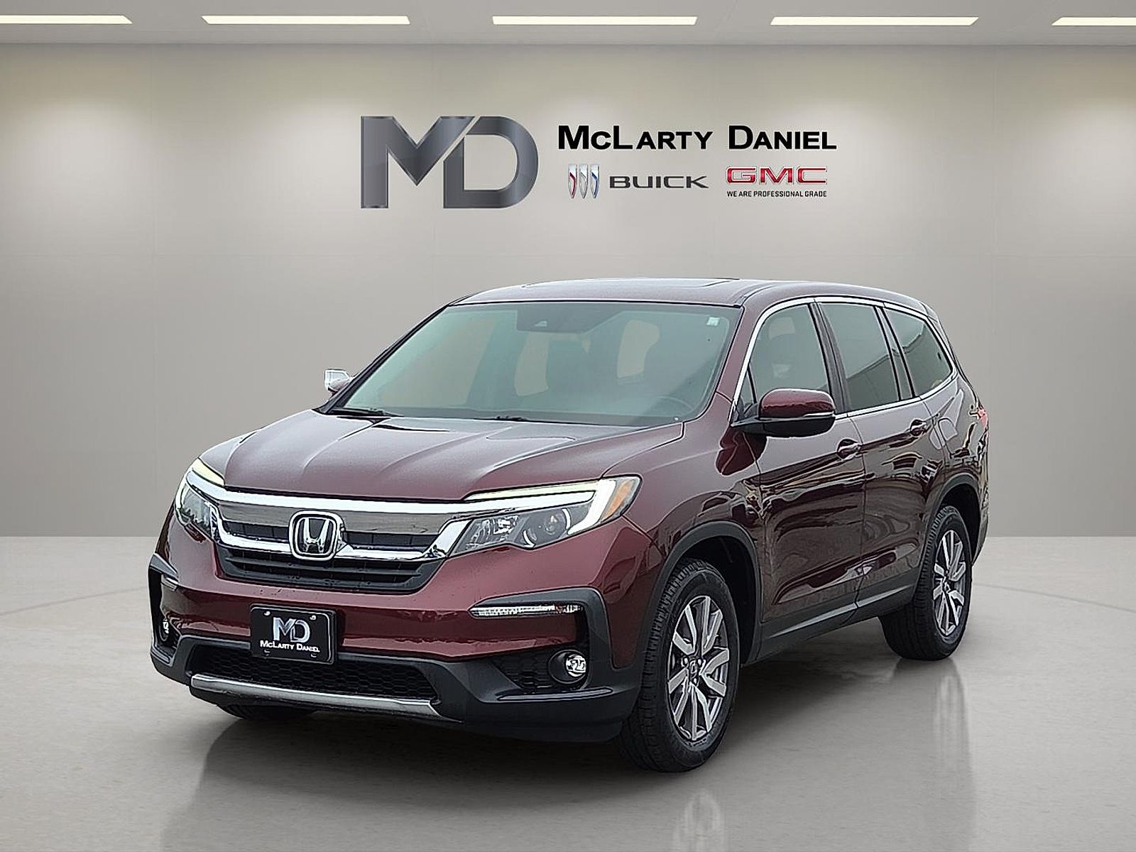 View vehicle photo 2