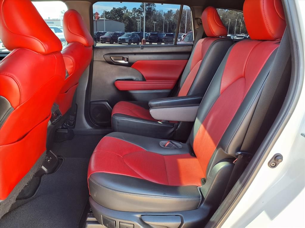 2021 Toyota Highlander XSE White at Autostrade