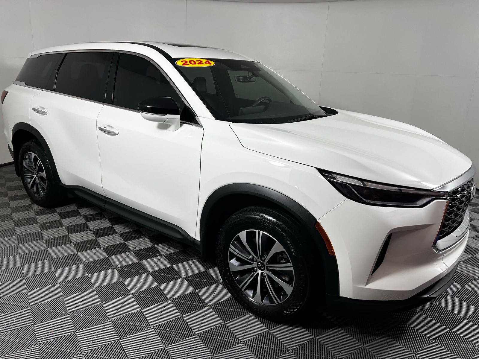 Thumbnail: 2024 INFINITI QX60 - 3