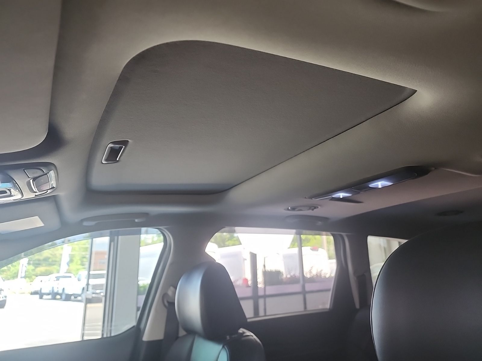 Used 2025 Everlasting Silver Kia S image 26