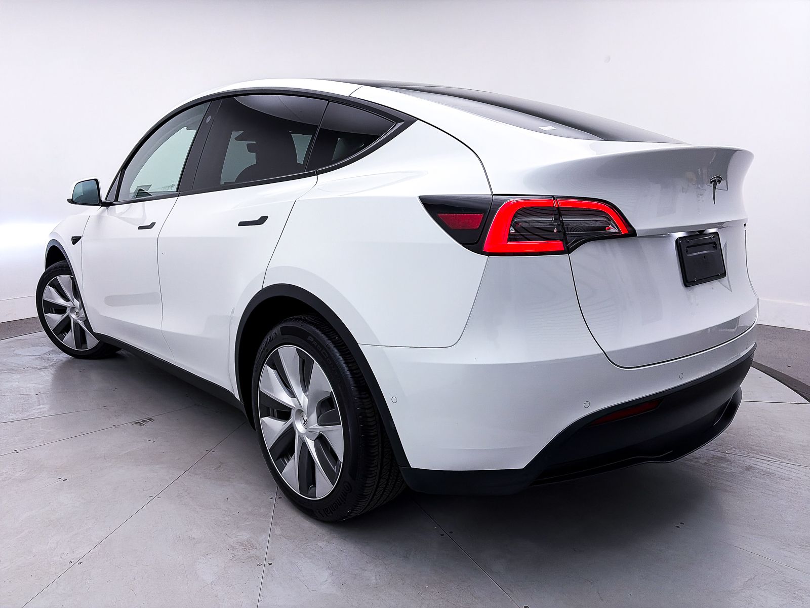Used 2021 Tesla Model Y Standard Range with VIN 5YJYGDED2MF192840 for sale in Scottsdale, AZ