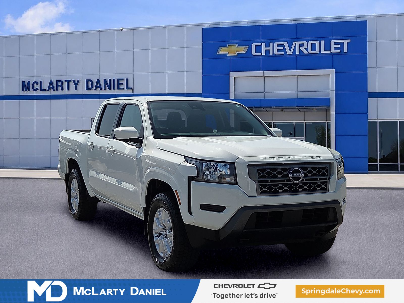 Glacier White 2022 Nissan Frontier Pickup Truck Four-Wheel Drive 9-Speed Automatic