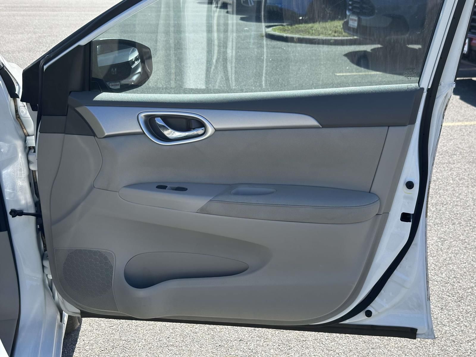 Used 2014 White Nissan S image 20