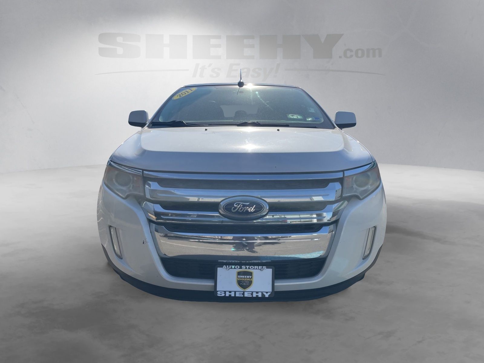 Used 2011 White Platinum Clearcoat Metallic Ford Limited image 9