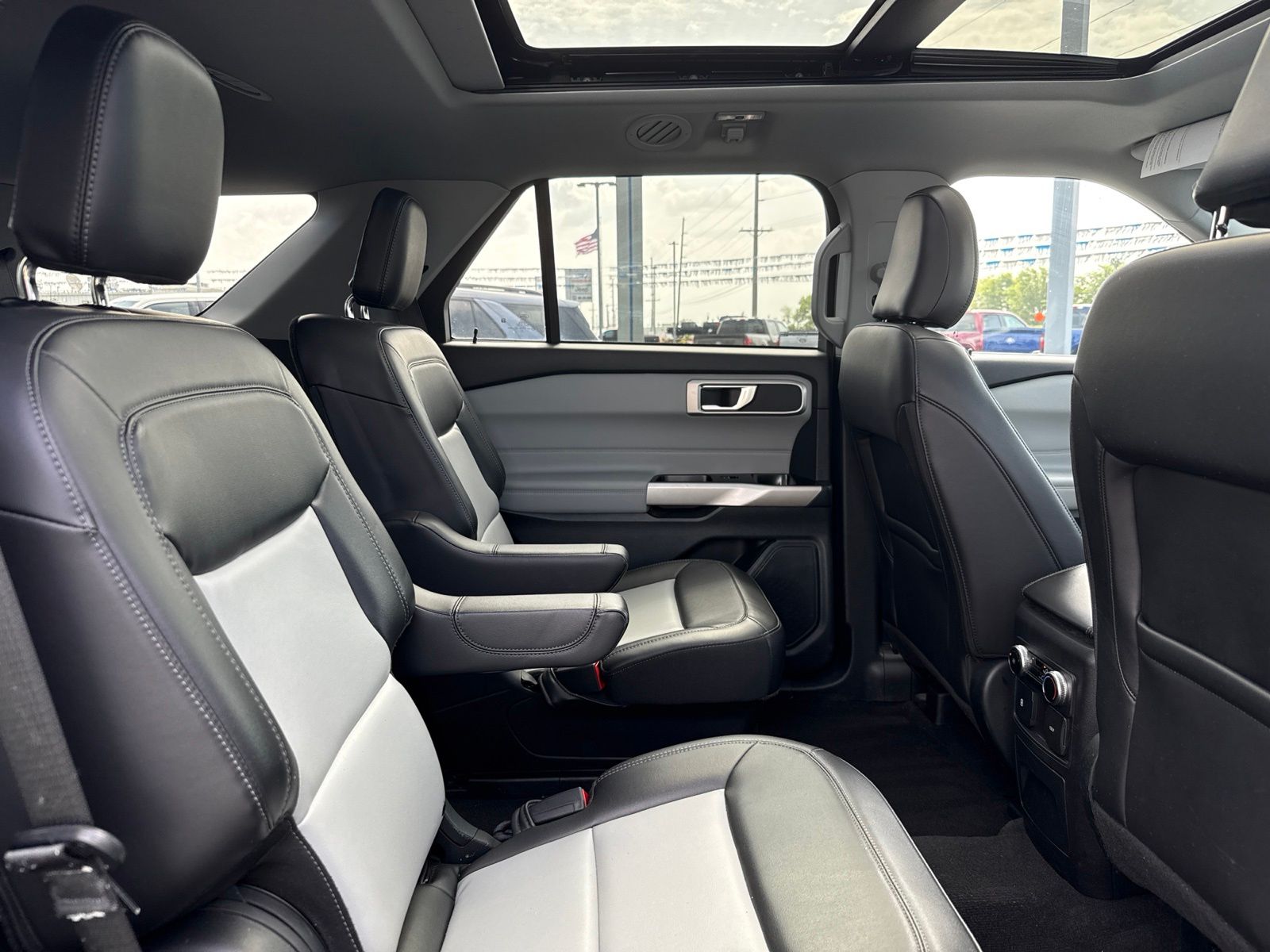 2024 Ford Explorer image 17
