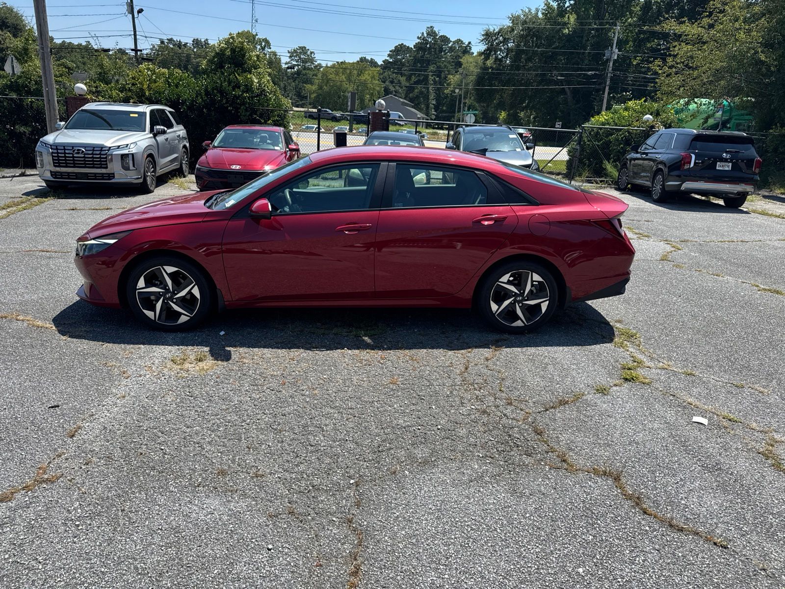 Used 2023 Red Hyundai SEL image 2