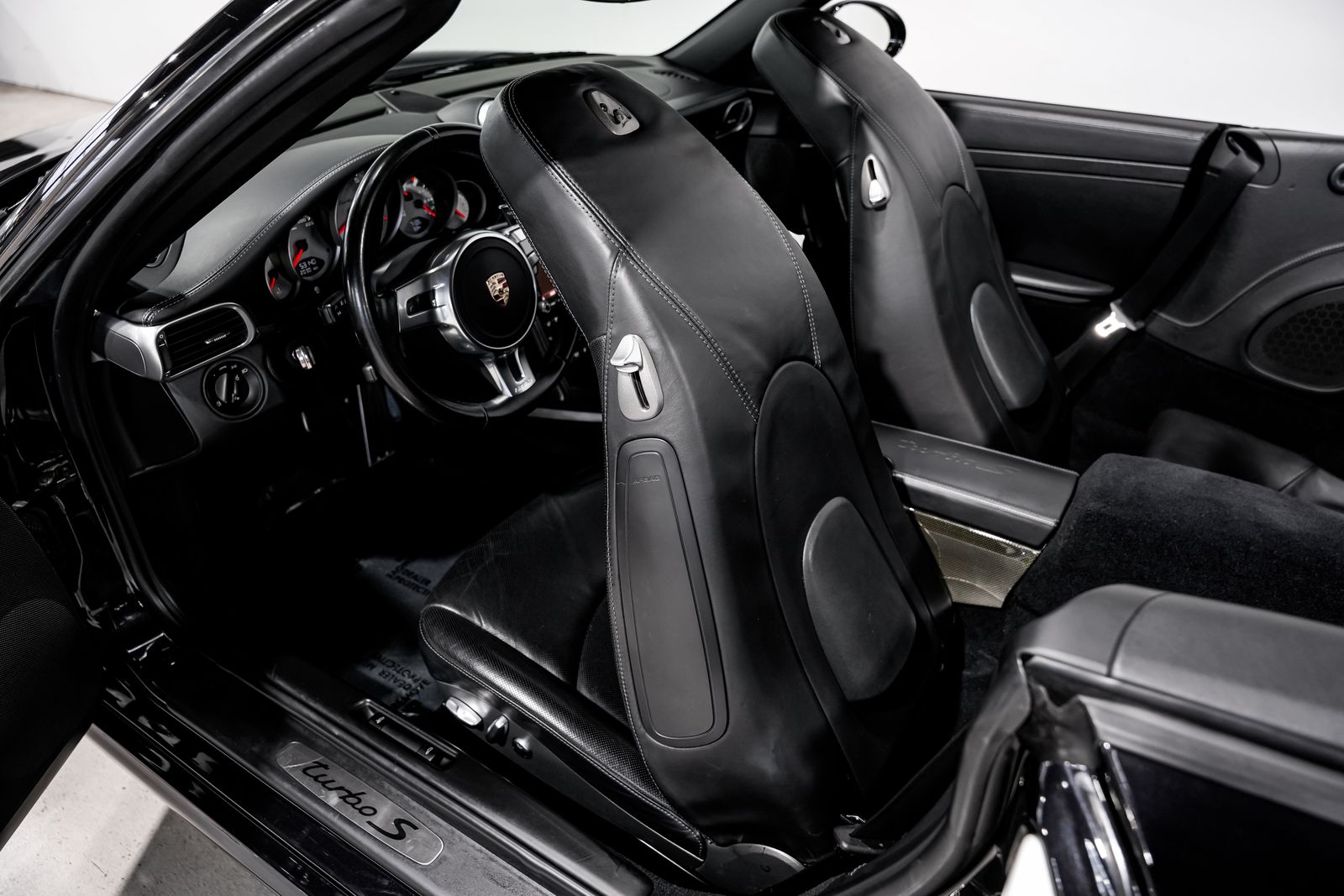 2011 Porsche 911 Turbo S — photo 22