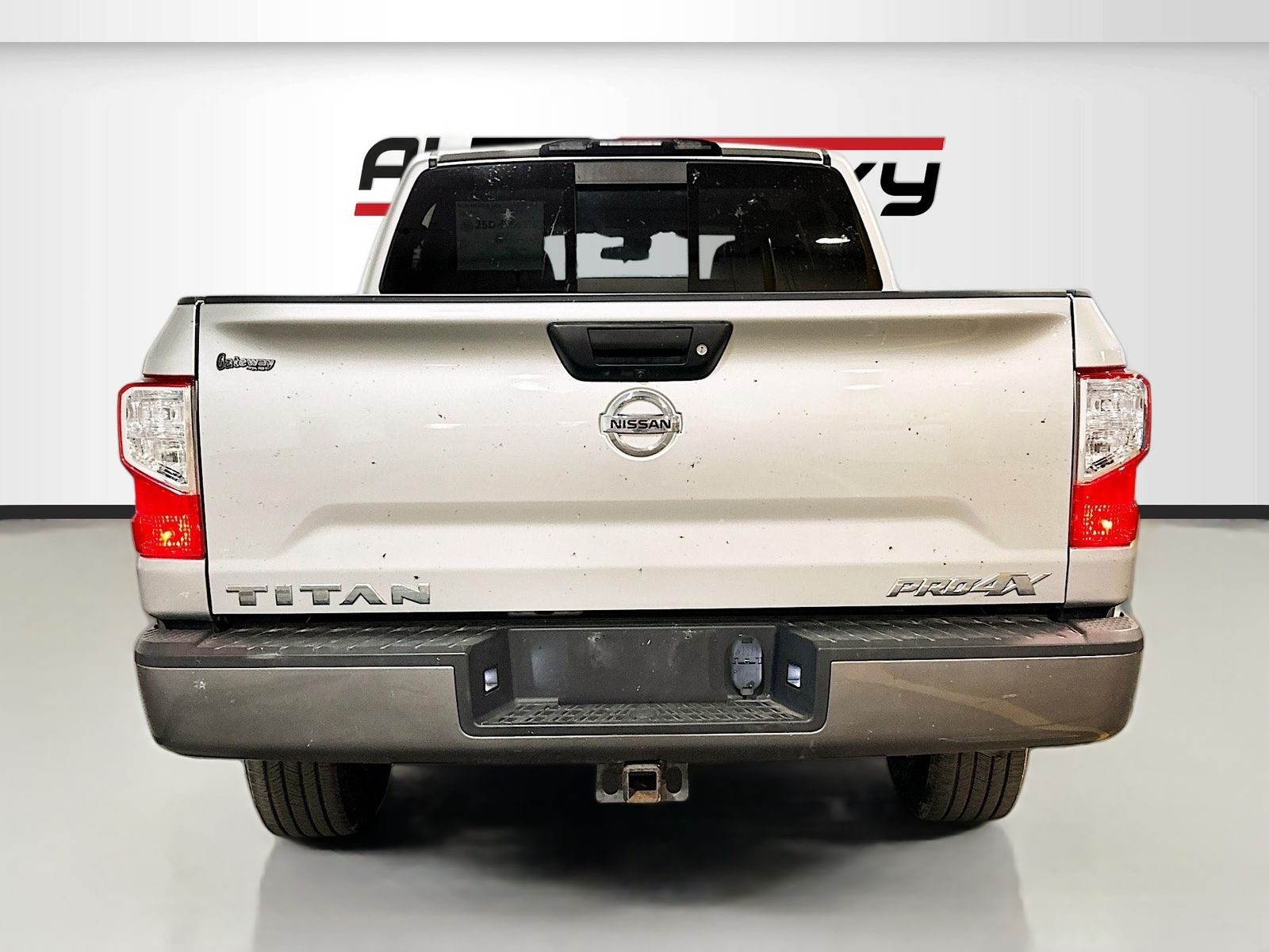 Used 2019 Silver Nissan PRO-4X image 6