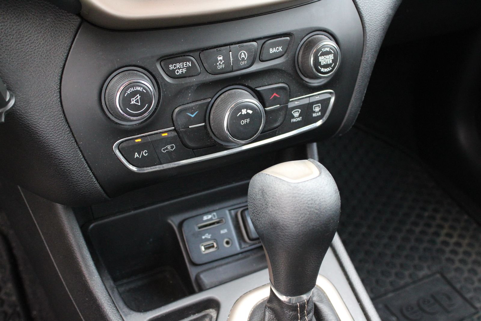 Used 2017 White Jeep Sport image 12