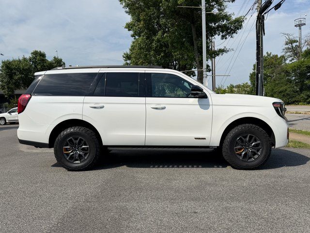 New 2025 Star White Metallic Tri-Coat Ford Tremor image 6