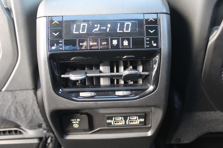 Used Car 2022 Jeep Grand Cherokee  Overland For Sale Under $40,000 In Austin, Texas