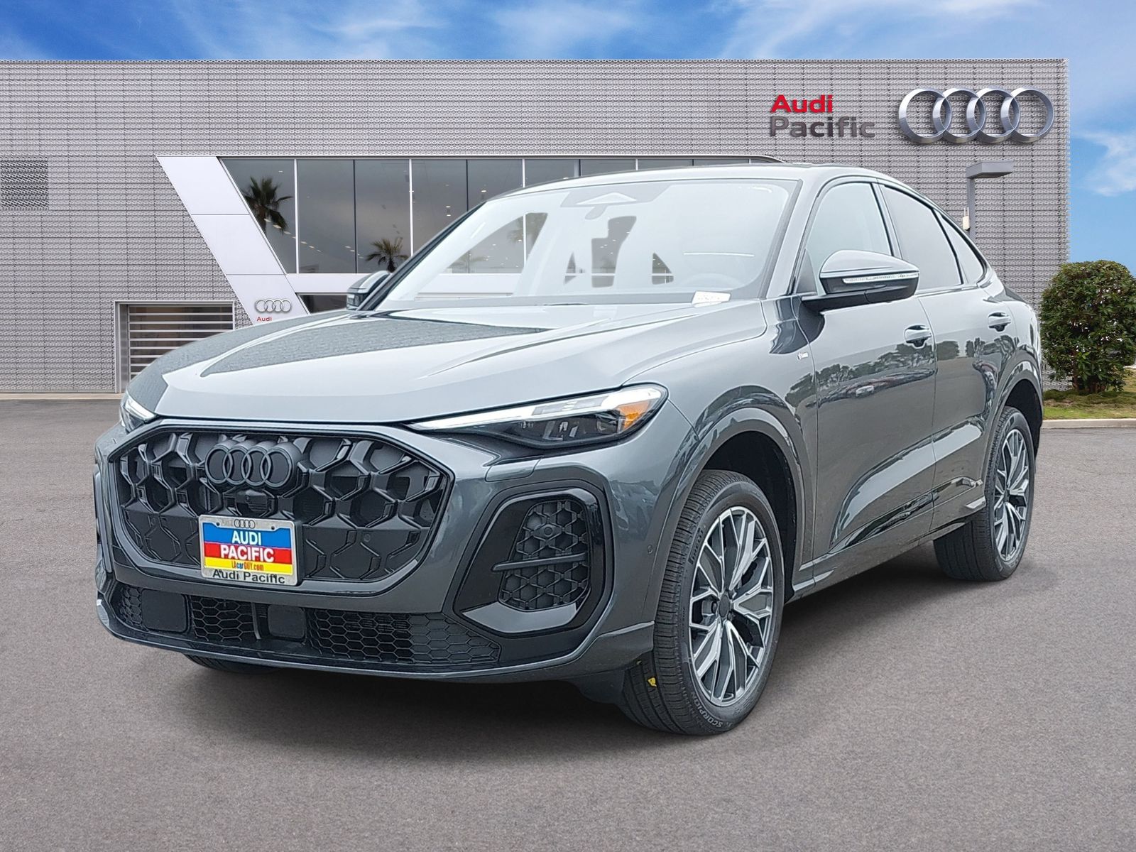 Daytona Gray Metallic 2026 Audi Q5 Sportback Sedan All-Wheel Drive 7-Speed Automatic