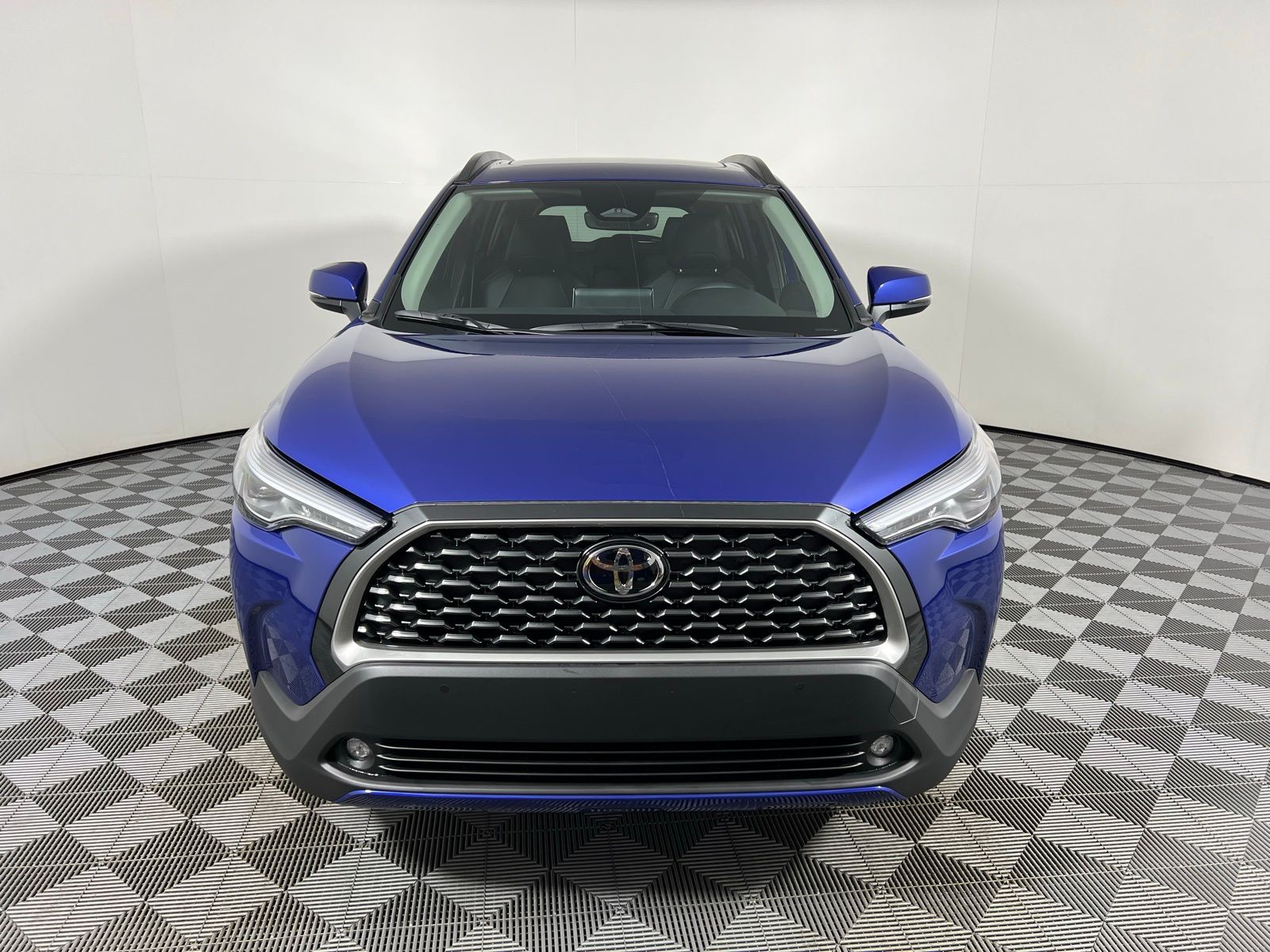 2025 Toyota Corolla Cross XLE 2