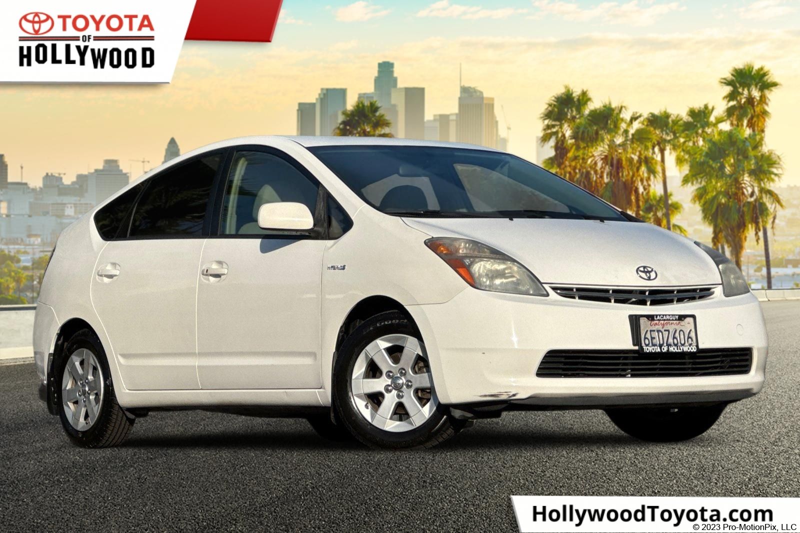 Super White 2008 Toyota Prius Hatchback Front-Wheel Drive Continuously Variable Transmission