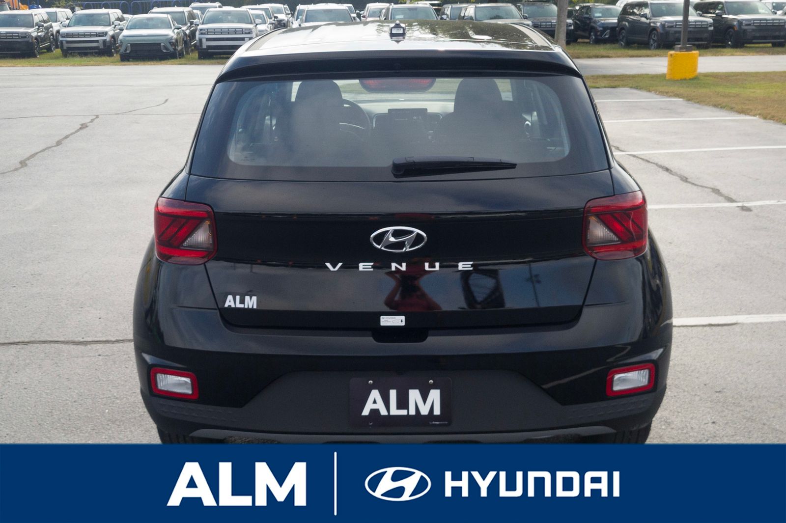 2025 Hyundai Venue SE photo 4