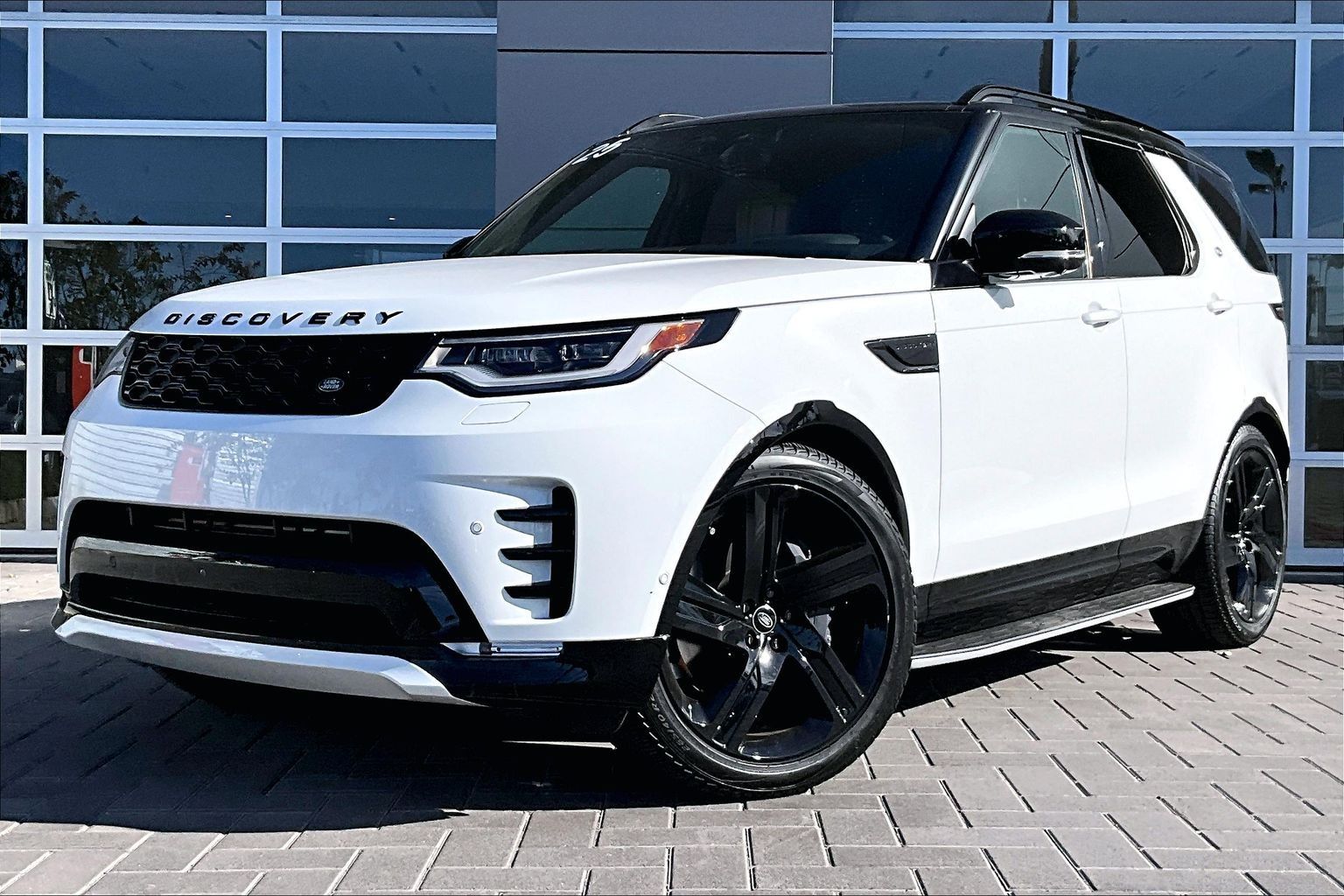 2025 Land Rover Discovery P360 Dynamic SE AWD