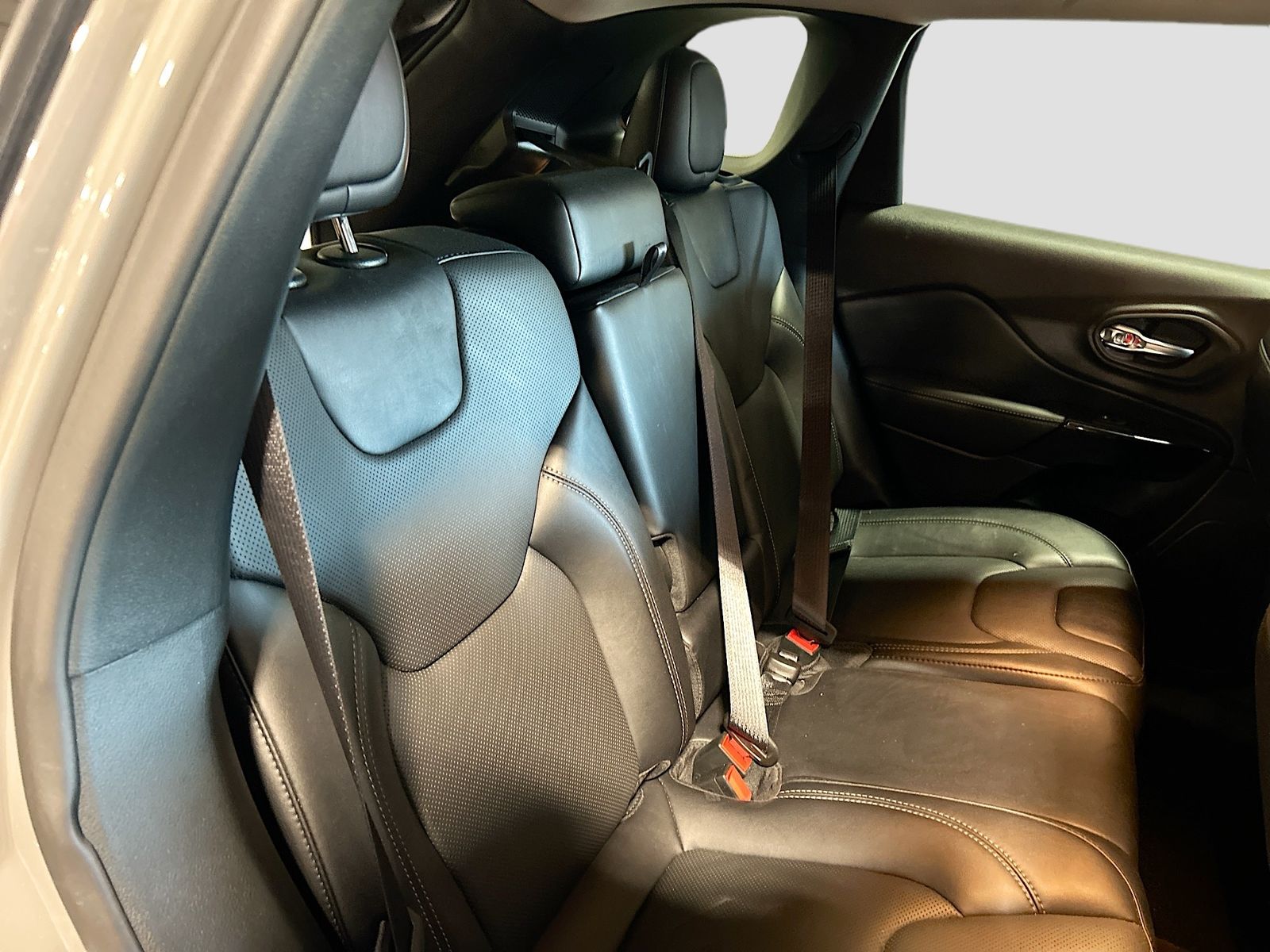 Used 2023 Gray Jeep Altitude image 26