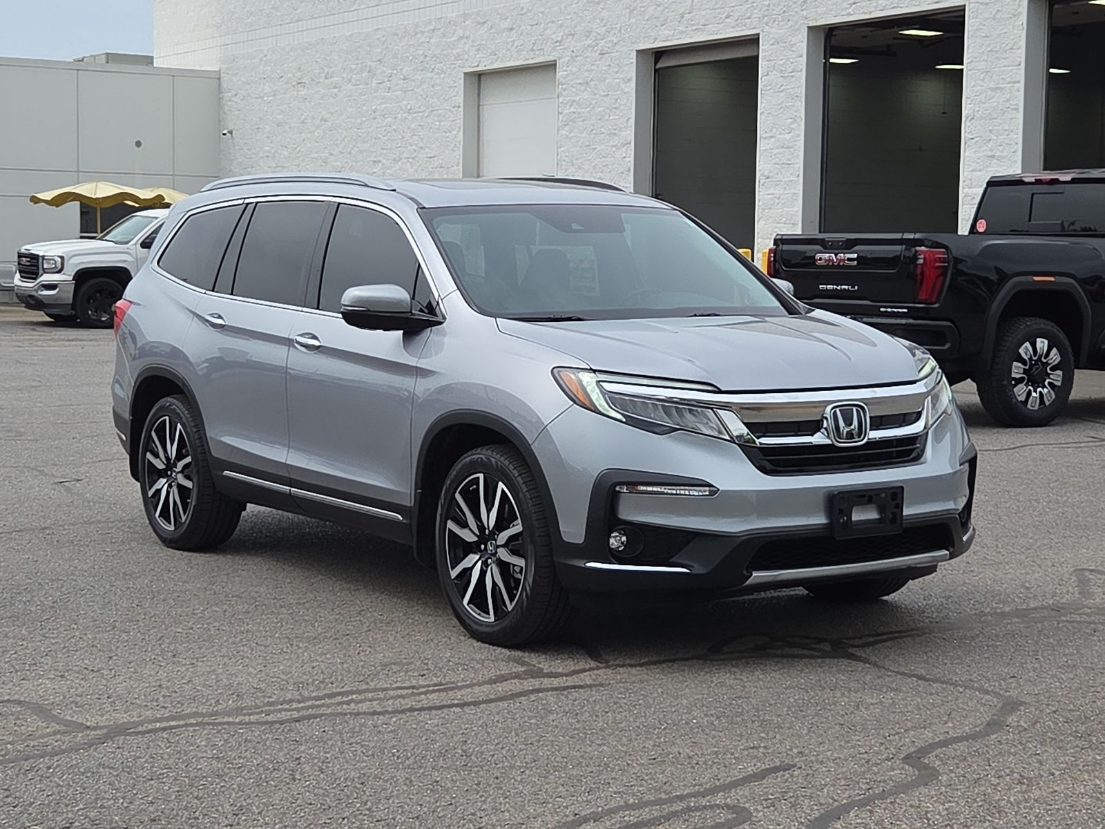 Lunar Silver Metallic 2020 Honda Pilot Touring FWD with Rear Captain's Chairs SUV / Crossover Front-Wheel Drive 9-Speed Automatic
