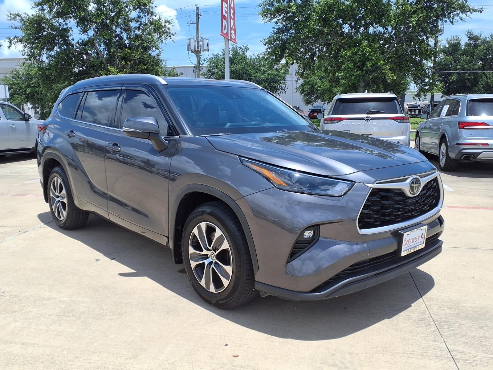 2022 Toyota Highlander XLE - 2