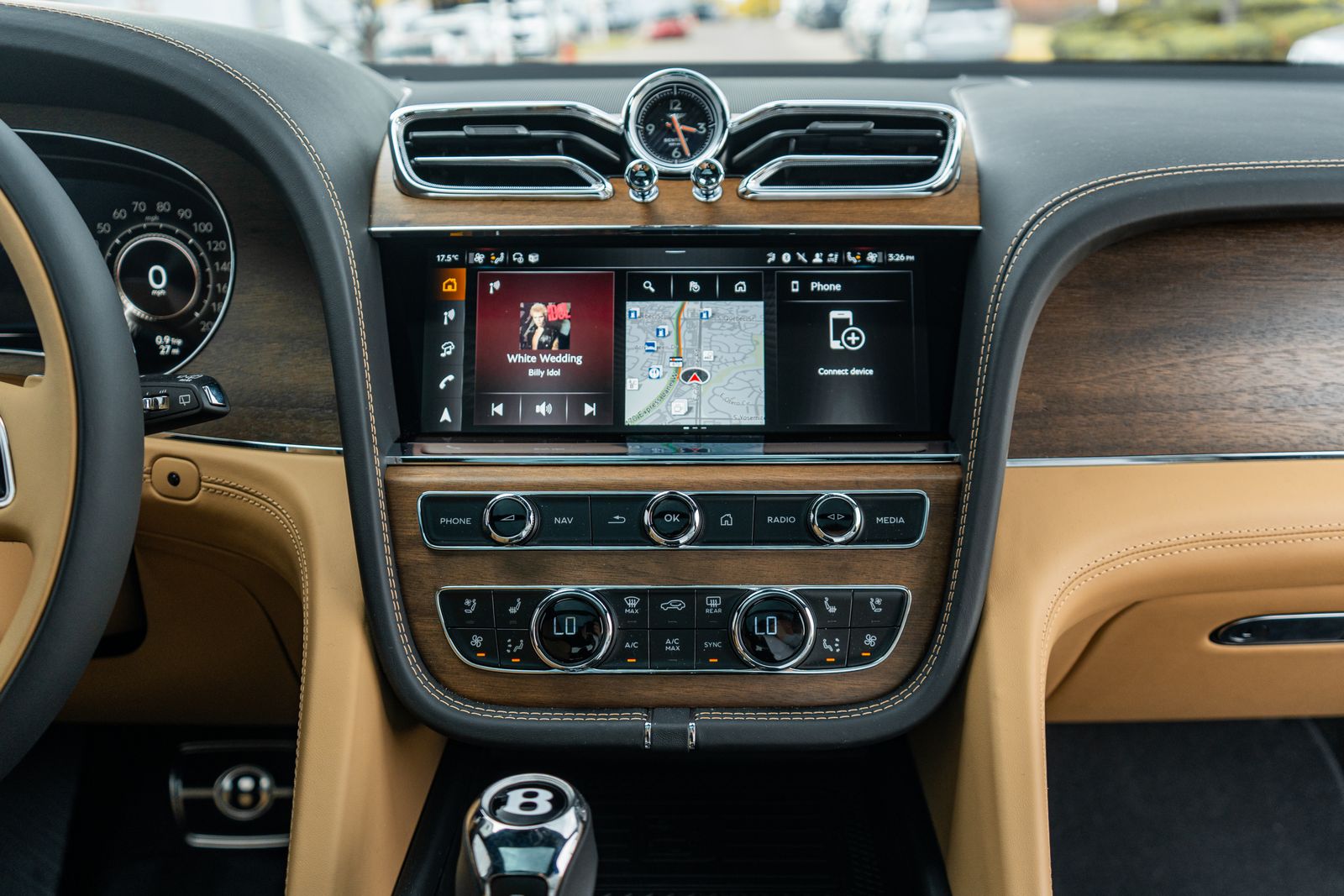 2025 Bentley Bentayga V8 photo 4