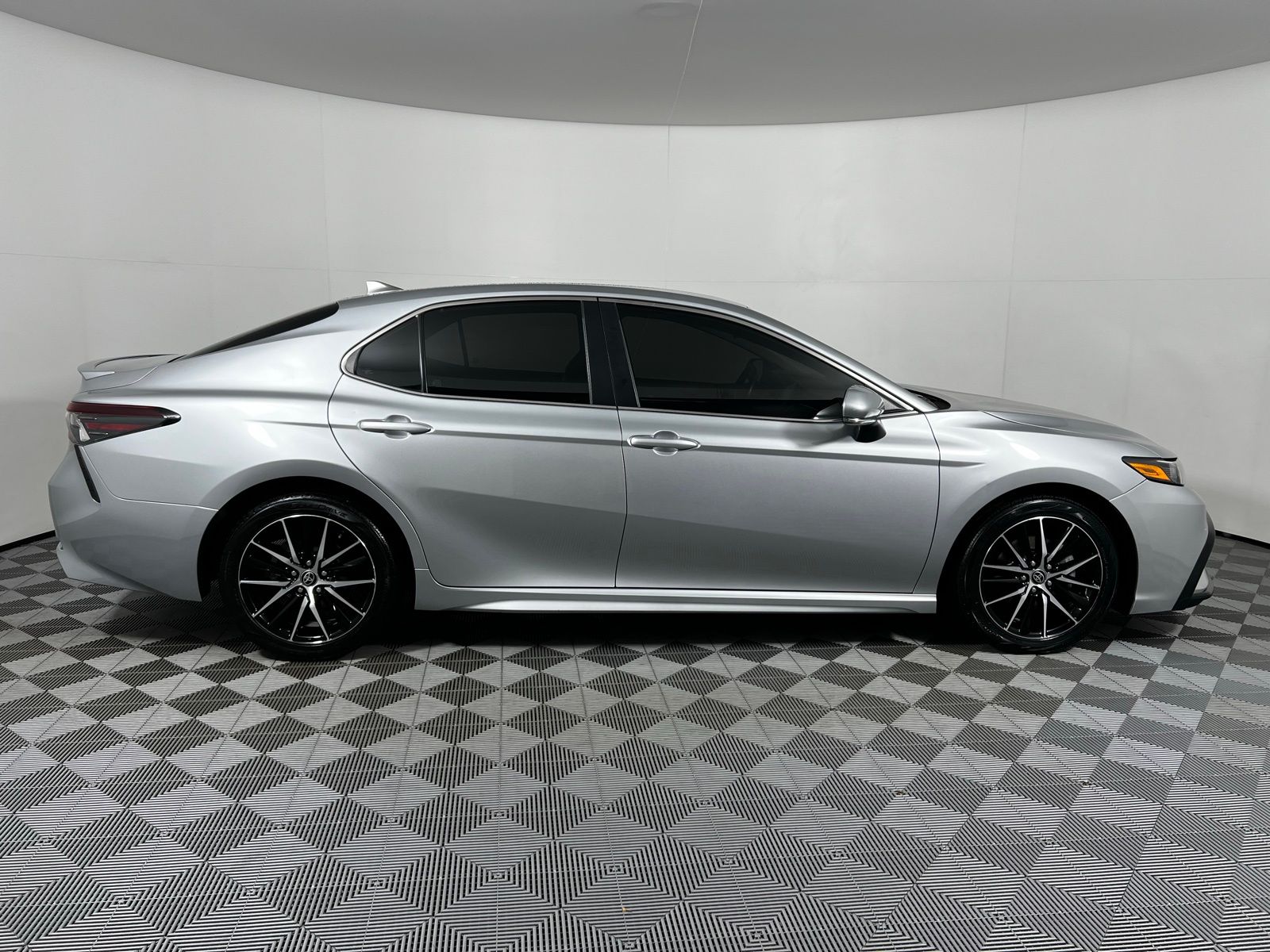 Thumbnail: 2022 Toyota Camry - 4