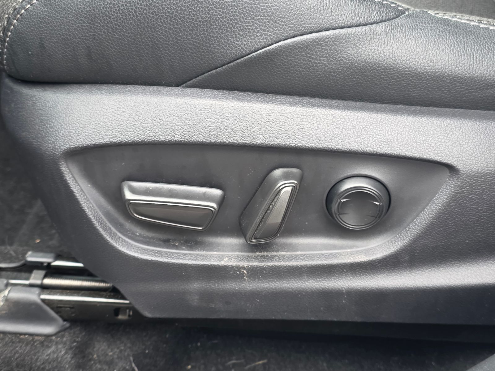 Used 2025 Silver Toyota XLE image 32