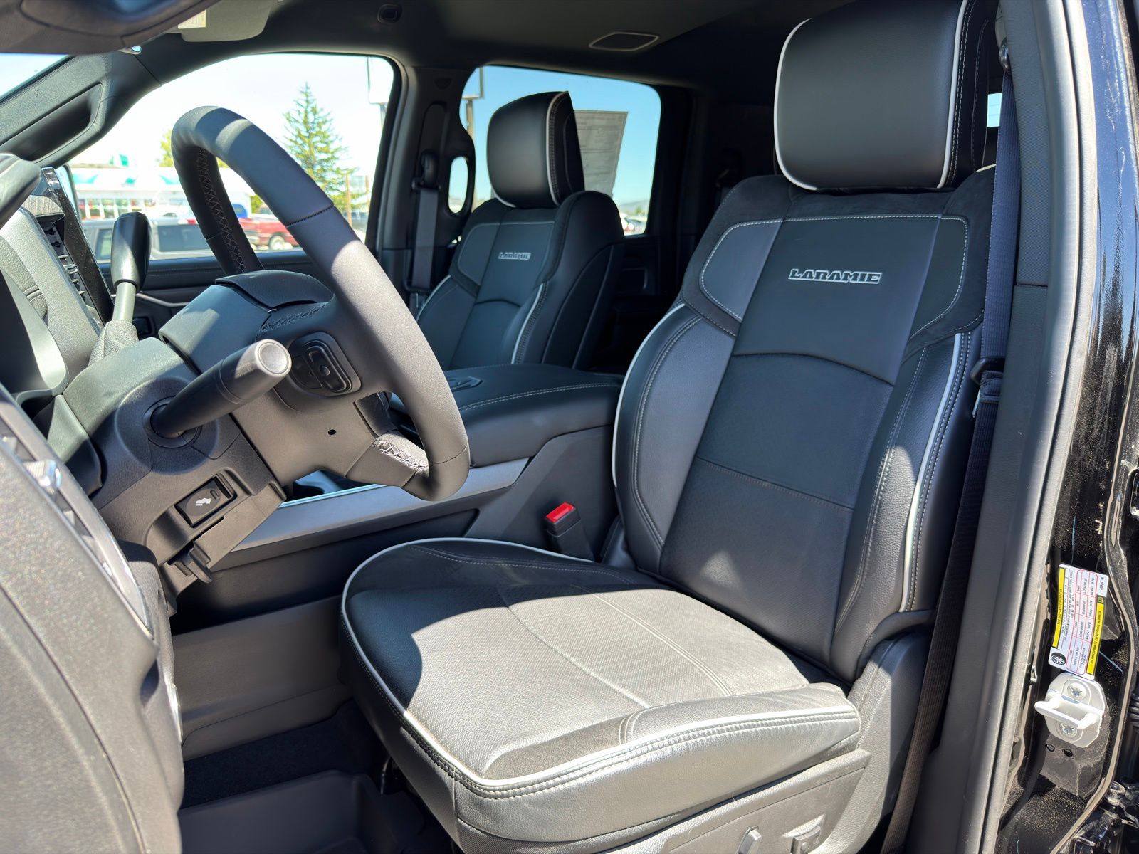 2026 RAM 3500 Laramie - Photo 14